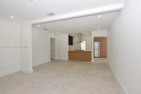 Villa ou maison à vendre à Miami, Floride: 3 chambres, 111.67 m2 № 2059709 - photo 14