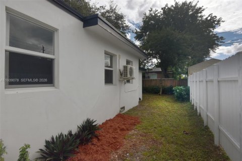 Villa ou maison à vendre à Miami, Floride: 3 chambres, 111.67 m2 № 2059709 - photo 27