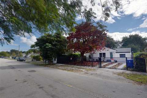 Villa ou maison à vendre à Miami, Floride: 3 chambres, 111.67 m2 № 2059709 - photo 8