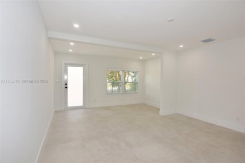 Villa ou maison à vendre à Miami, Floride: 3 chambres, 111.67 m2 № 2059709 - photo 12