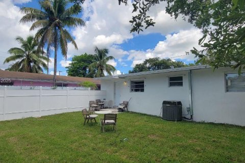 Casa en venta en Miami, Florida, 5 dormitorios, 151.43 m2 № 1834152 - foto 16