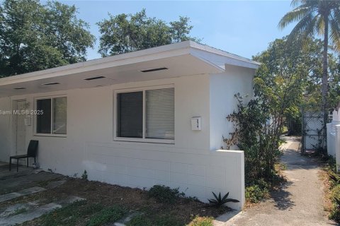 Casa en venta en Miami, Florida, 5 dormitorios, 151.43 m2 № 1834152 - foto 17
