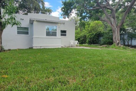 Casa en venta en Miami, Florida, 5 dormitorios, 151.43 m2 № 1834152 - foto 26