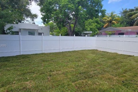 Casa en venta en Miami, Florida, 5 dormitorios, 151.43 m2 № 1834152 - foto 14