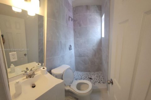 Casa en venta en Miami, Florida, 5 dormitorios, 151.43 m2 № 1834152 - foto 29