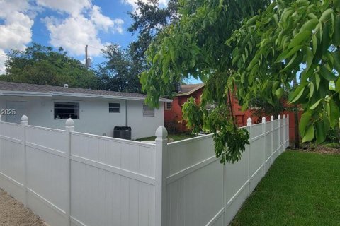 Casa en venta en Miami, Florida, 5 dormitorios, 151.43 m2 № 1834152 - foto 15