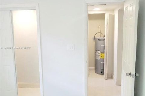 Casa en venta en Miami, Florida, 5 dormitorios, 151.43 m2 № 1834152 - foto 22