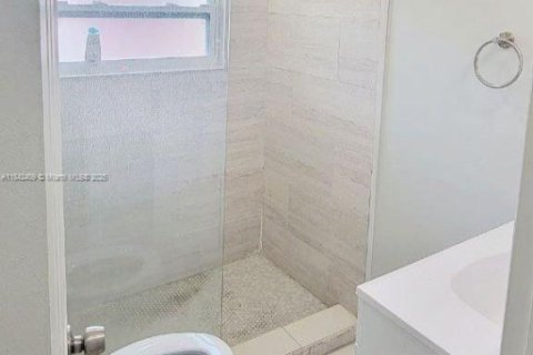 Casa en venta en Miami, Florida, 5 dormitorios, 151.43 m2 № 1834152 - foto 8