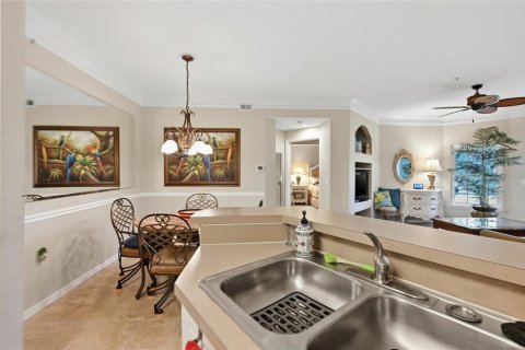 Condo in Sarasota, Florida, 2 bedrooms № 2093115 - photo 11