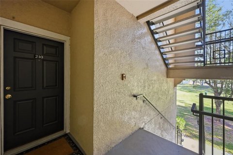 Condo in Sarasota, Florida, 2 bedrooms № 2093115 - photo 3