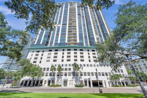 Condominio en alquiler en Saint Petersburg, Florida, 1 dormitorio, 122.63 m2 № 1887114 - foto 2