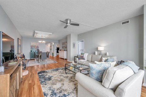 Condominio en alquiler en Saint Petersburg, Florida, 1 dormitorio, 122.63 m2 № 1887114 - foto 9