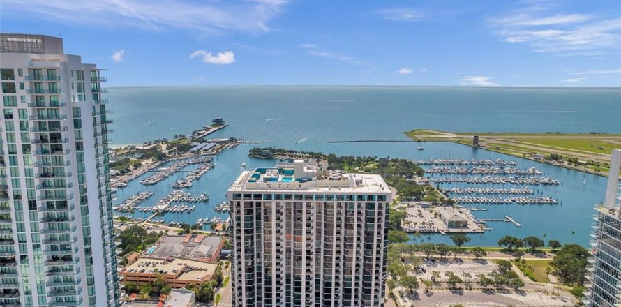 Condominio en Saint Petersburg, Florida, 1 dormitorio № 1887114