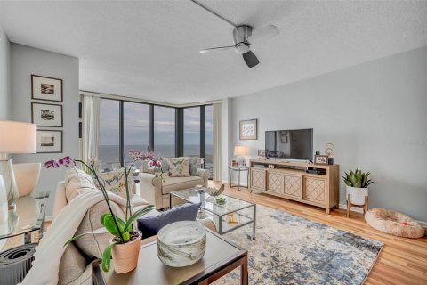 Condominio en alquiler en Saint Petersburg, Florida, 1 dormitorio, 122.63 m2 № 1887114 - foto 6