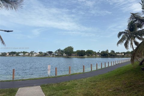 Villa ou maison à vendre à Cutler Bay, Floride: 3 chambres, 108.32 m2 № 1809080 - photo 10