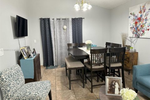 Villa ou maison à vendre à Cutler Bay, Floride: 3 chambres, 108.32 m2 № 1809080 - photo 1