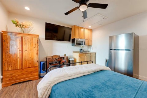 Commercial property in Palm Harbor, Florida 4 bedrooms, 178.28 sq.m. № 2205150 - photo 23