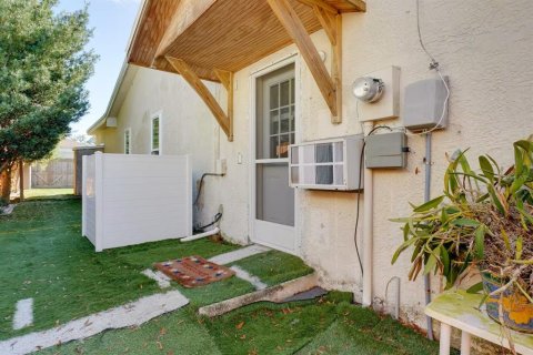 Commercial property in Palm Harbor, Florida 4 bedrooms, 178.28 sq.m. № 2205150 - photo 22