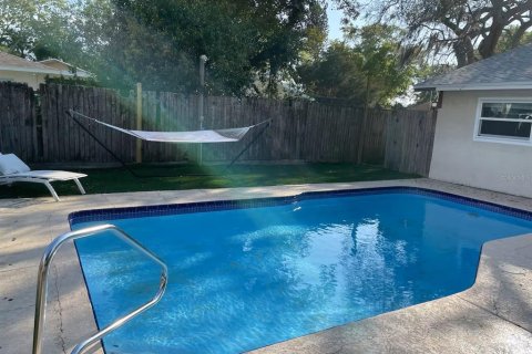 Commercial property in Palm Harbor, Florida 4 bedrooms, 178.28 sq.m. № 2205150 - photo 21