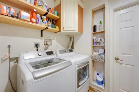 Commercial property in Palm Harbor, Florida 4 bedrooms, 178.28 sq.m. № 2205150 - photo 29