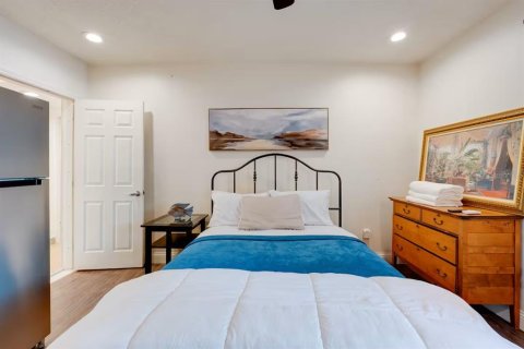 Commercial property in Palm Harbor, Florida 4 bedrooms, 178.28 sq.m. № 2205150 - photo 28
