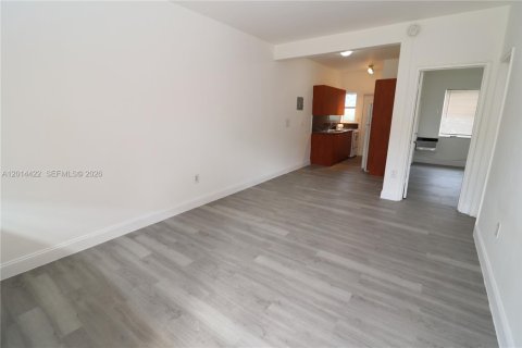 Купить коммерческую недвижимость в Майами-Бич, Флорида № 2076257 - фото 2