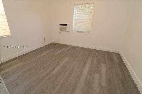 Купить коммерческую недвижимость в Майами-Бич, Флорида № 2076257 - фото 8