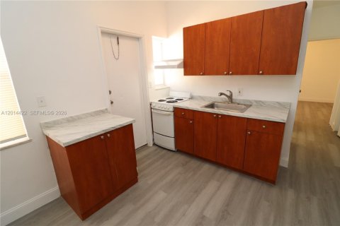 Купить коммерческую недвижимость в Майами-Бич, Флорида № 2076257 - фото 11