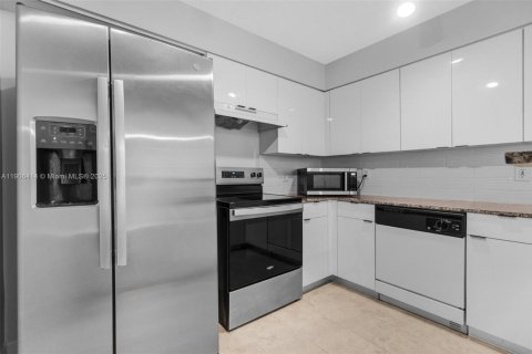 Condo in Doral, Florida, 1 bedroom  № 1956992 - photo 4