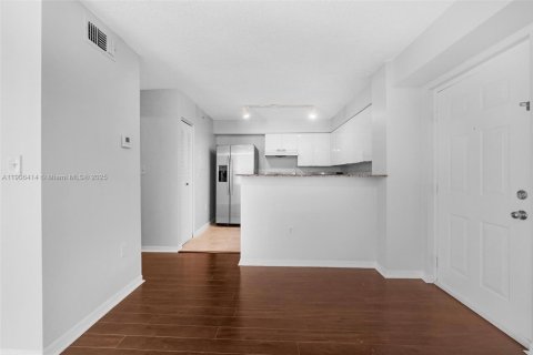 Condo in Doral, Florida, 1 bedroom  № 1956992 - photo 2