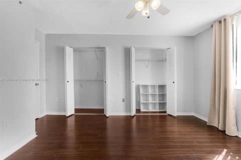 Condo in Doral, Florida, 1 bedroom  № 1956992 - photo 16