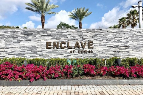 Condo in Doral, Florida, 1 bedroom  № 1956992 - photo 30