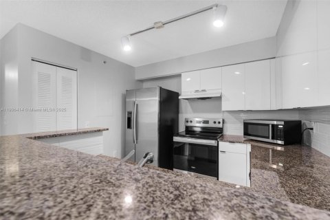 Condo in Doral, Florida, 1 bedroom  № 1956992 - photo 9