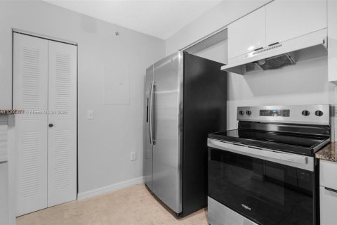 Condo in Doral, Florida, 1 bedroom  № 1956992 - photo 7