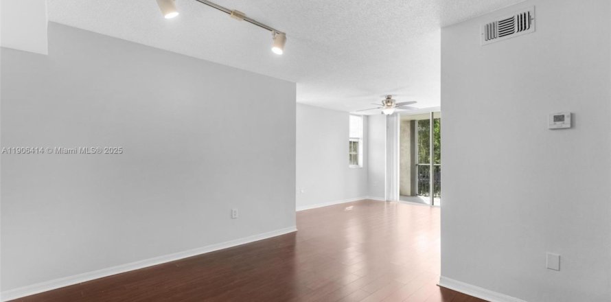 Condo in Doral, Florida, 1 bedroom  № 1956992