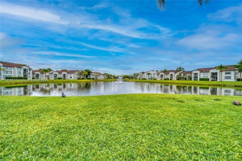 Condo in Doral, Florida, 1 bedroom  № 1956992 - photo 29