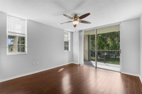 Condo in Doral, Florida, 1 bedroom  № 1956992 - photo 25