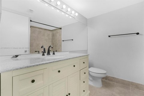 Condo in Doral, Florida, 1 bedroom  № 1956992 - photo 18
