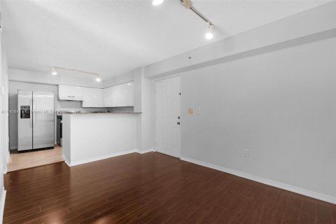 Condo in Doral, Florida, 1 bedroom  № 1956992 - photo 3