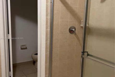 House in Doral, Florida 3 bedrooms, 193.24 sq.m. № 1956858 - photo 10