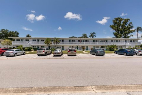 Condo in Seminole, Florida, 2 bedrooms  № 1591748 - photo 11