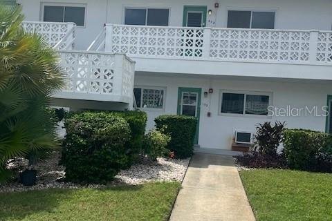 Condo in Seminole, Florida, 2 bedrooms  № 1591748 - photo 1