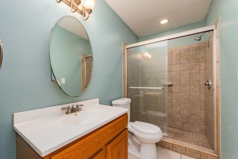 House in Largo, Florida 4 bedrooms, 209.03 sq.m. № 2390977 - photo 20
