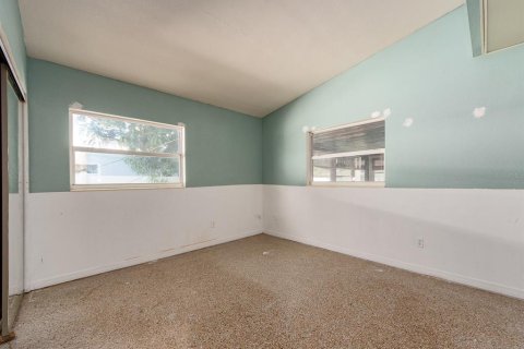 House in Largo, Florida 4 bedrooms, 209.03 sq.m. № 2390977 - photo 18