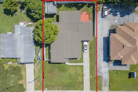 House in Largo, Florida 4 bedrooms, 209.03 sq.m. № 2390977 - photo 29
