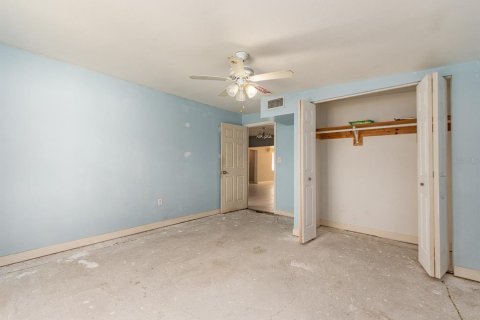 House in Largo, Florida 4 bedrooms, 209.03 sq.m. № 2390977 - photo 22