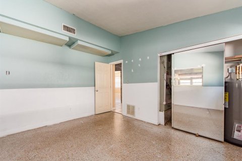 House in Largo, Florida 4 bedrooms, 209.03 sq.m. № 2390977 - photo 19
