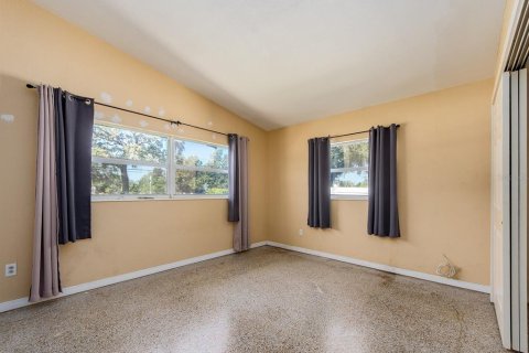 House in Largo, Florida 4 bedrooms, 209.03 sq.m. № 2390977 - photo 15