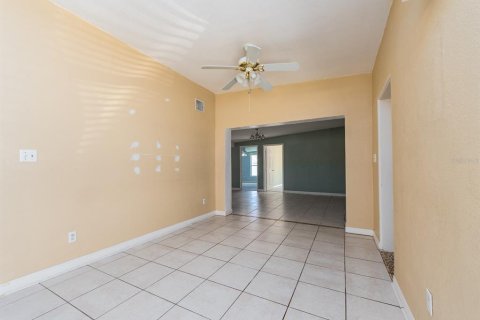 House in Largo, Florida 4 bedrooms, 209.03 sq.m. № 2390977 - photo 10