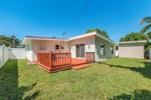 House in Largo, Florida 4 bedrooms, 209.03 sq.m. № 2390977 - photo 26